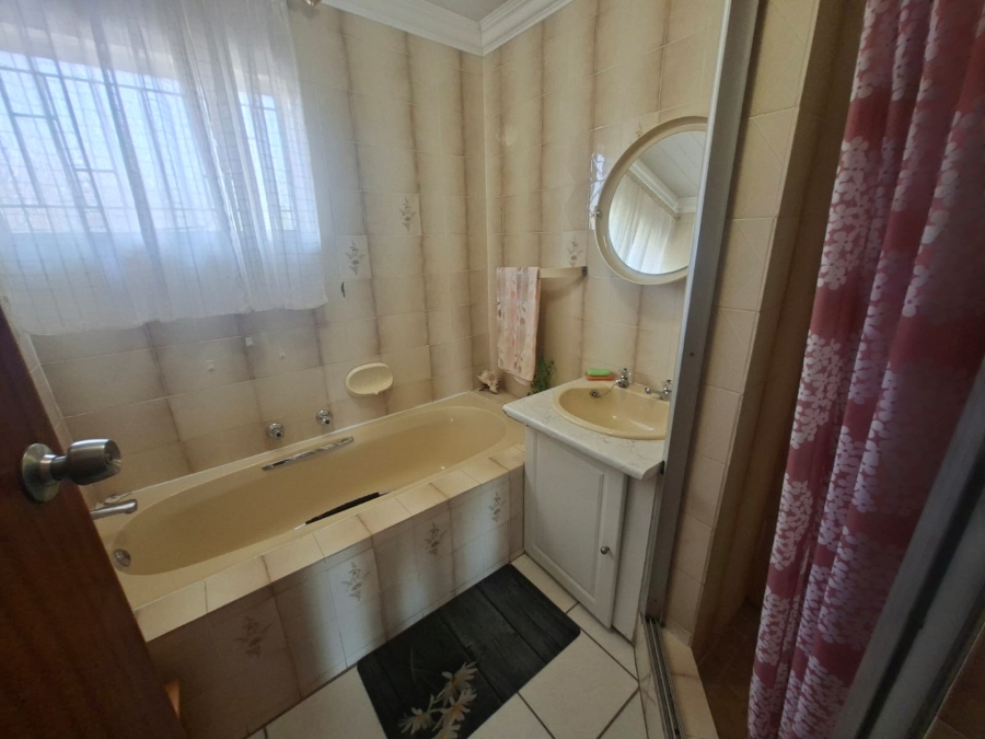4 Bedroom Property for Sale in Rant En Dal Gauteng