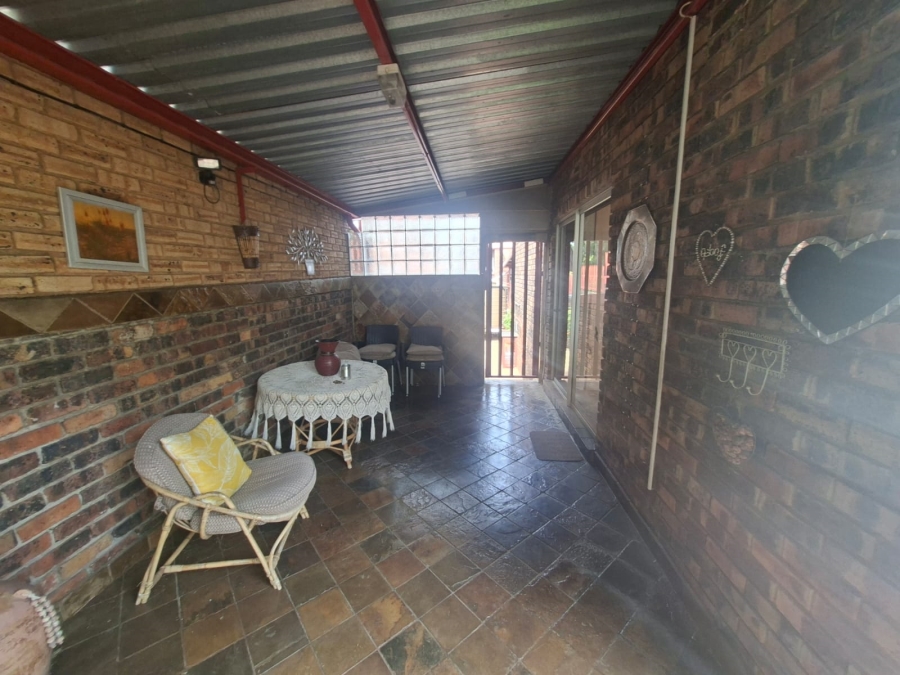 4 Bedroom Property for Sale in Rant En Dal Gauteng