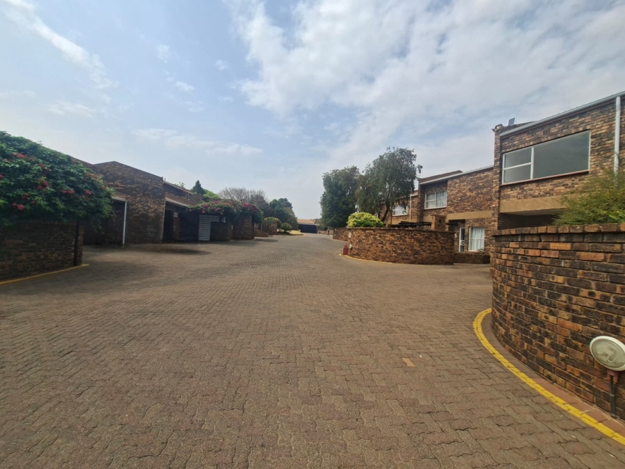 4 Bedroom Property for Sale in Rant En Dal Gauteng