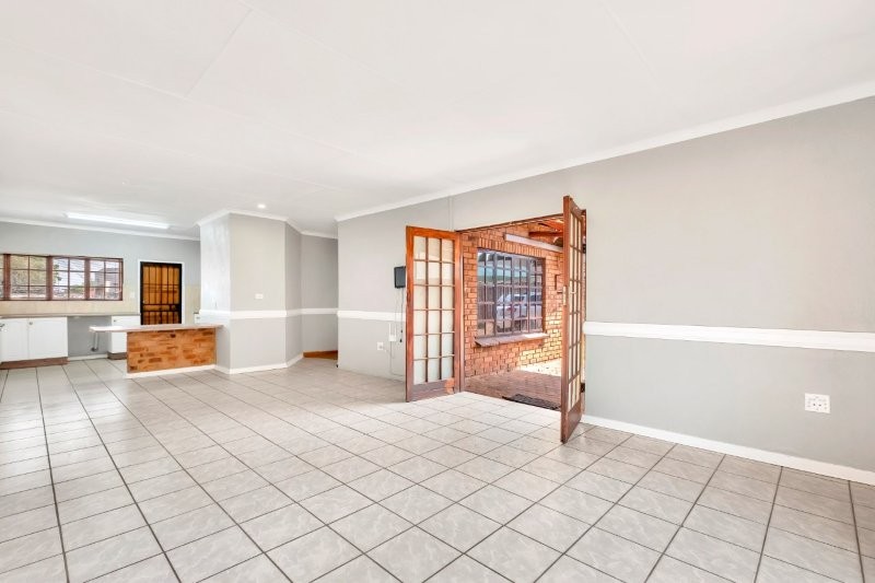 6 Bedroom Property for Sale in Westdene Gauteng
