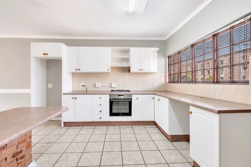 6 Bedroom Property for Sale in Westdene Gauteng