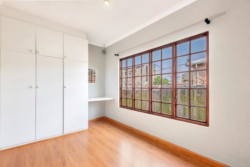 6 Bedroom Property for Sale in Westdene Gauteng