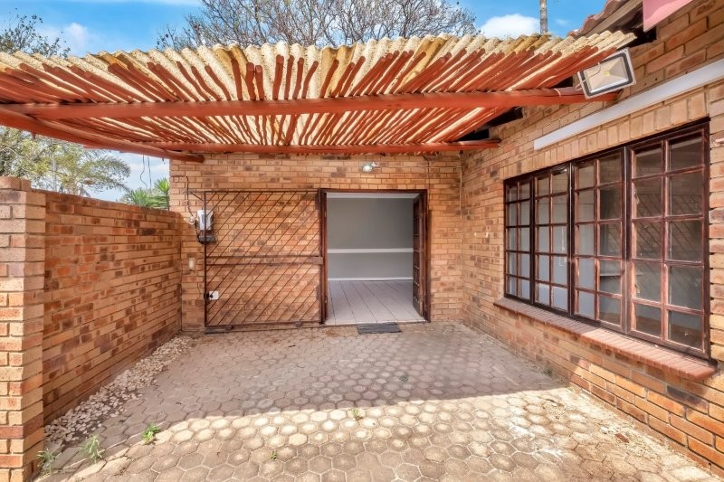 6 Bedroom Property for Sale in Westdene Gauteng
