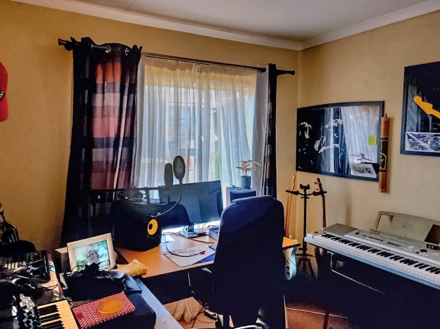 2 Bedroom Property for Sale in Honeypark Gauteng