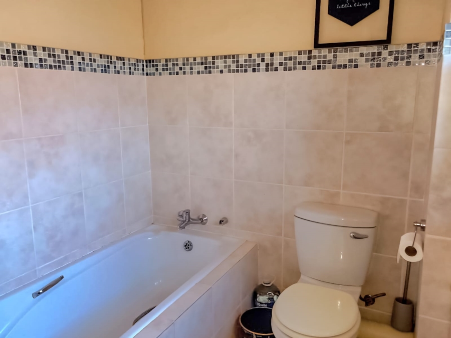 2 Bedroom Property for Sale in Honeypark Gauteng
