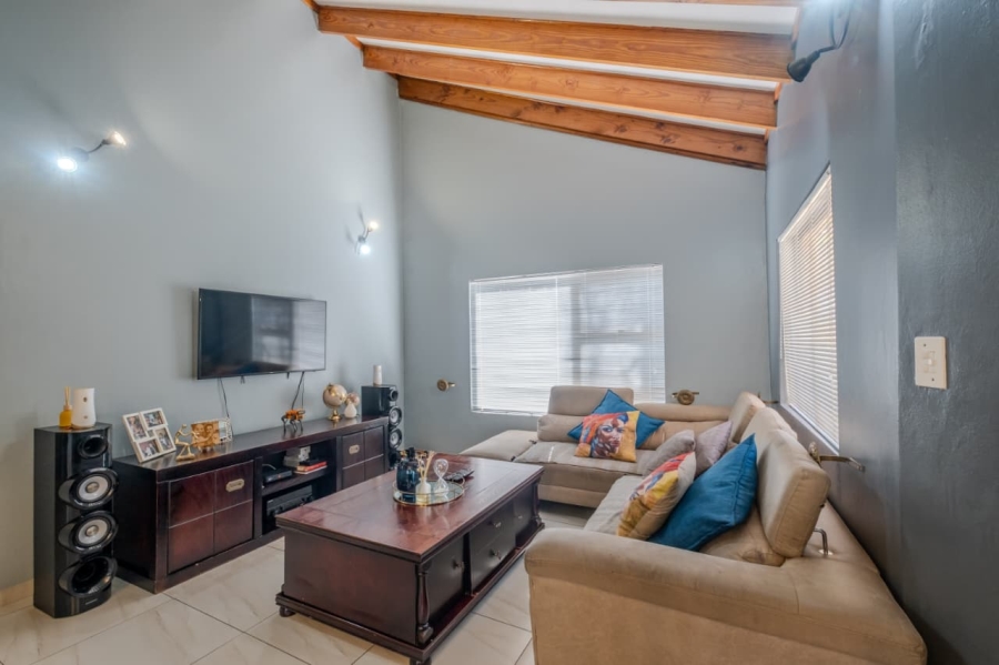 3 Bedroom Property for Sale in Faerie Glen Gauteng