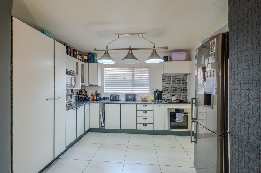 3 Bedroom Property for Sale in Faerie Glen Gauteng