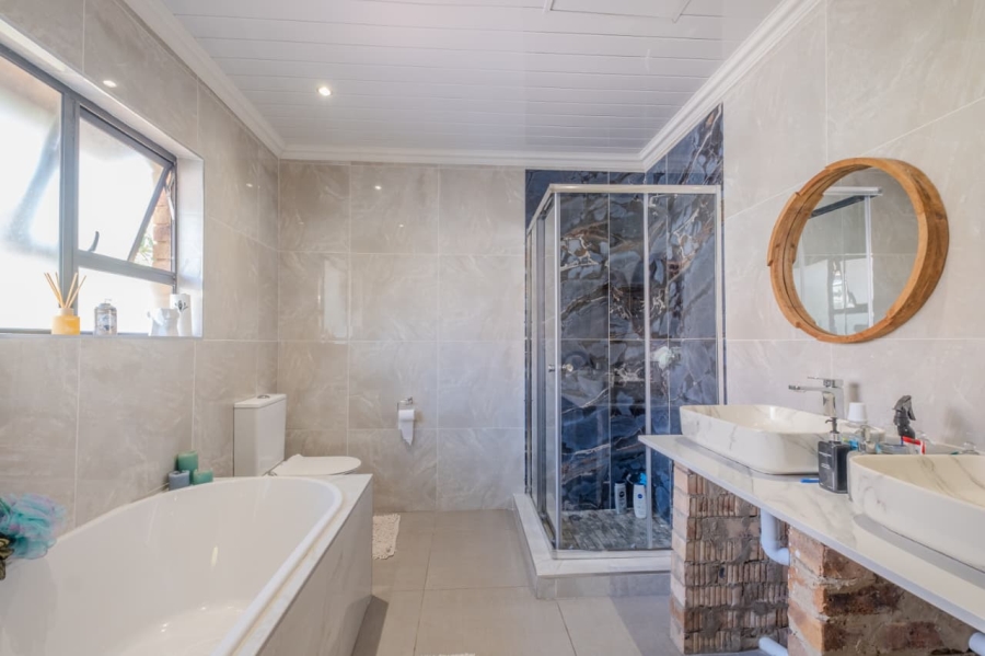 3 Bedroom Property for Sale in Faerie Glen Gauteng