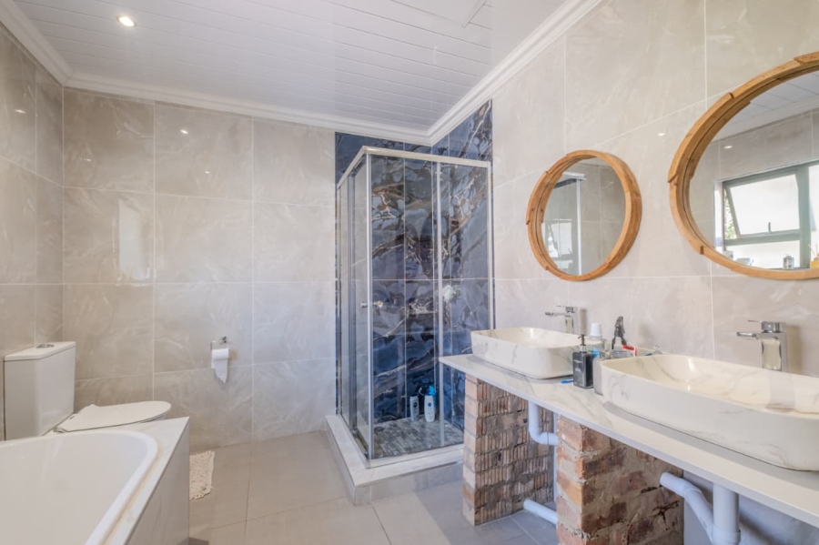 3 Bedroom Property for Sale in Faerie Glen Gauteng