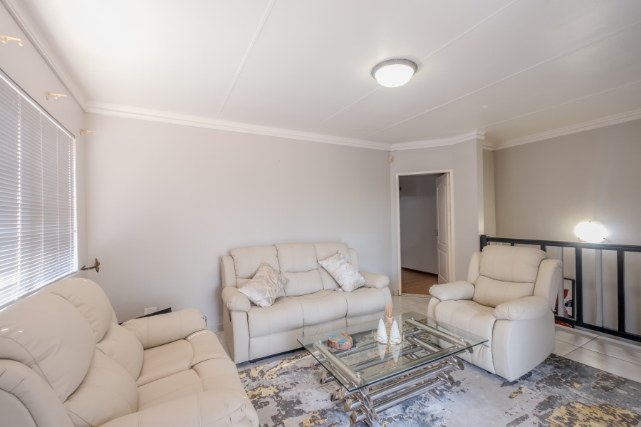 3 Bedroom Property for Sale in Faerie Glen Gauteng
