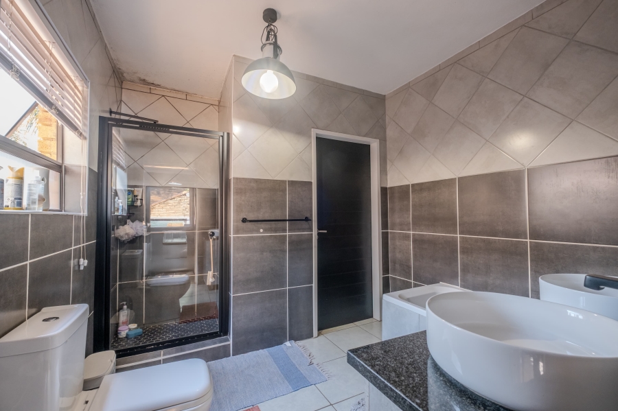 3 Bedroom Property for Sale in Faerie Glen Gauteng