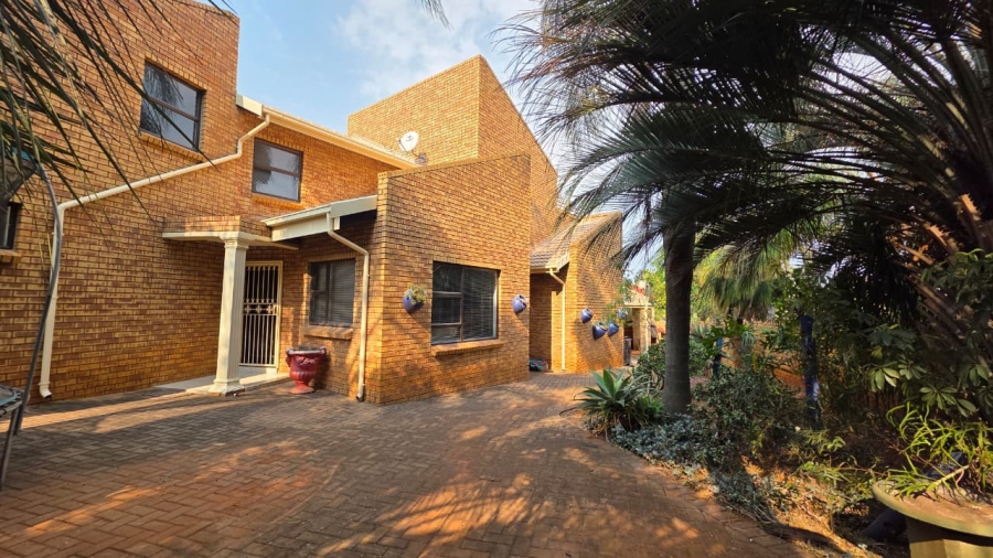 3 Bedroom Property for Sale in Faerie Glen Gauteng