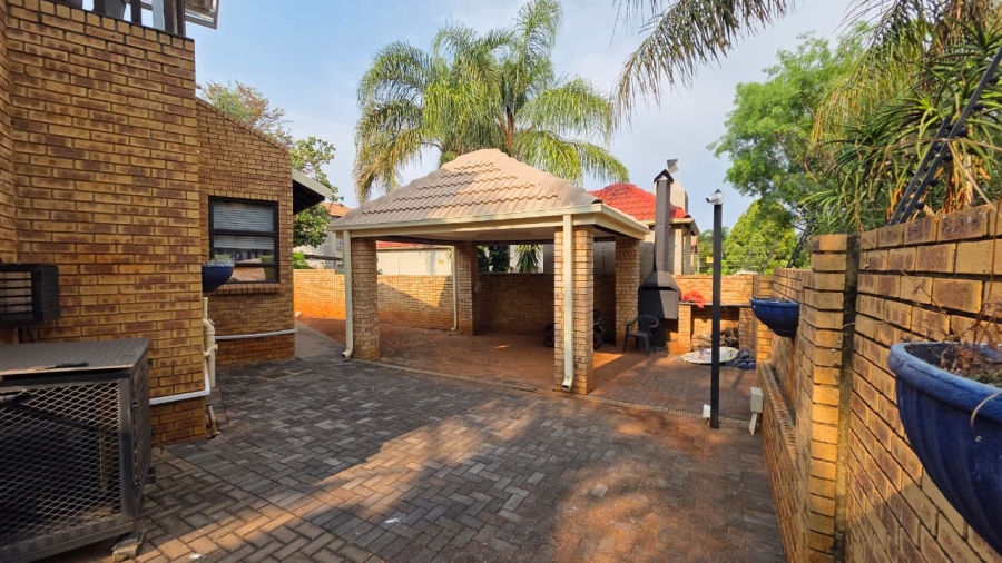 3 Bedroom Property for Sale in Faerie Glen Gauteng