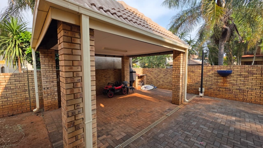 3 Bedroom Property for Sale in Faerie Glen Gauteng