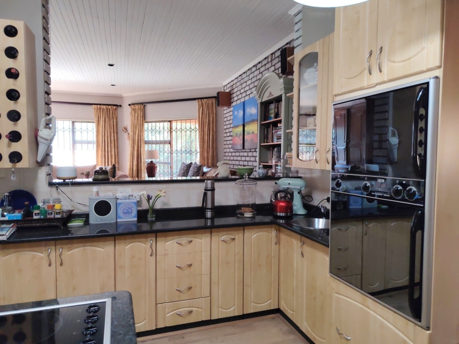 3 Bedroom Property for Sale in Glen Marais Gauteng