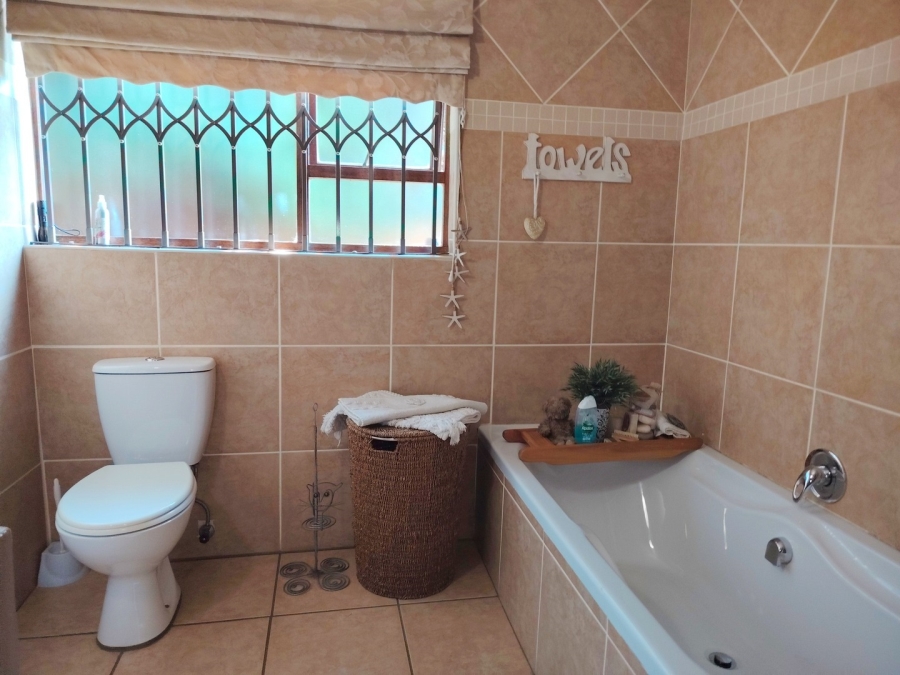 3 Bedroom Property for Sale in Glen Marais Gauteng