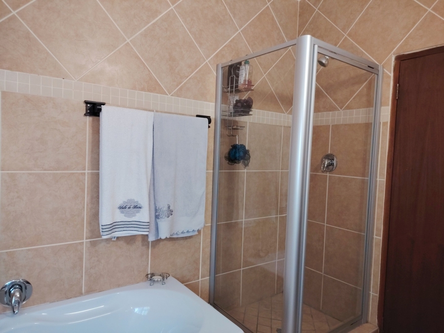 3 Bedroom Property for Sale in Glen Marais Gauteng