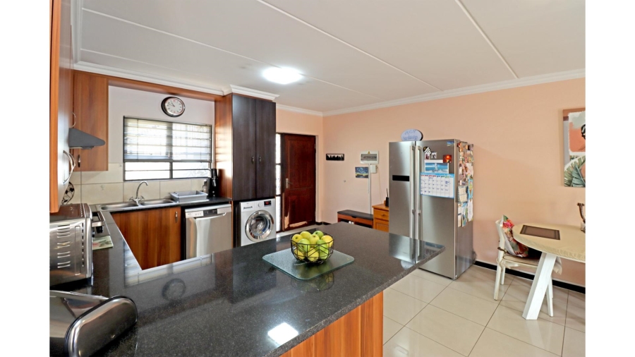 3 Bedroom Property for Sale in Barbeque Downs Gauteng