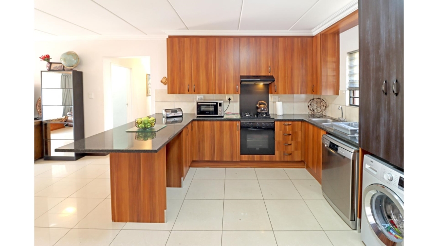 3 Bedroom Property for Sale in Barbeque Downs Gauteng