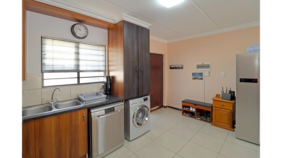 3 Bedroom Property for Sale in Barbeque Downs Gauteng