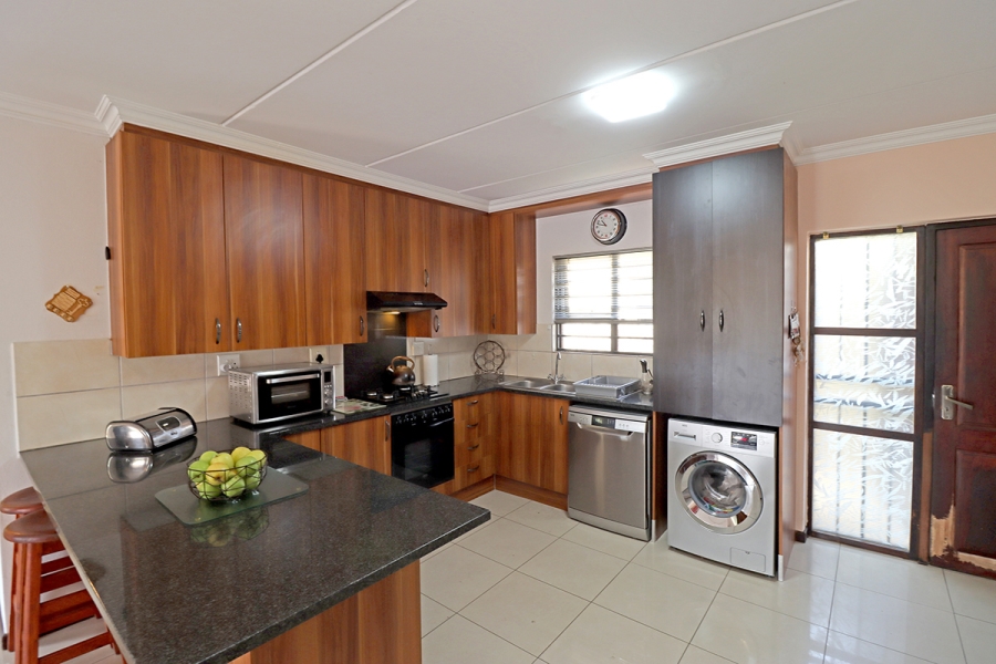 3 Bedroom Property for Sale in Barbeque Downs Gauteng