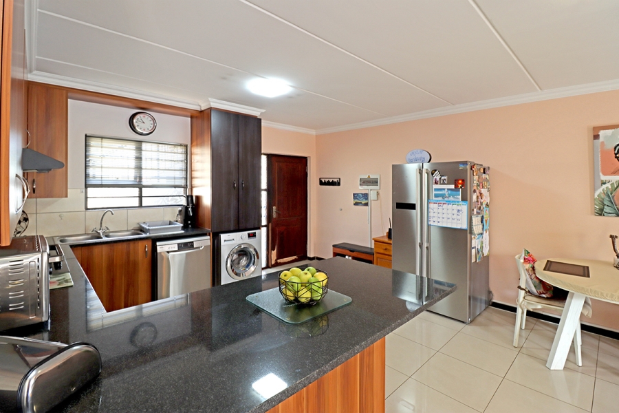 3 Bedroom Property for Sale in Barbeque Downs Gauteng