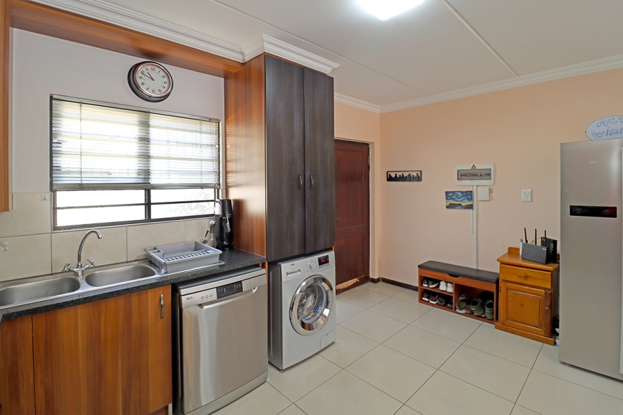 3 Bedroom Property for Sale in Barbeque Downs Gauteng