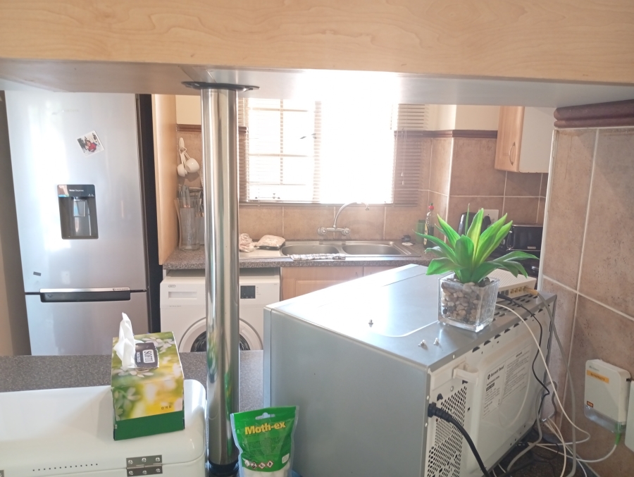 To Let 2 Bedroom Property for Rent in Equestria Gauteng