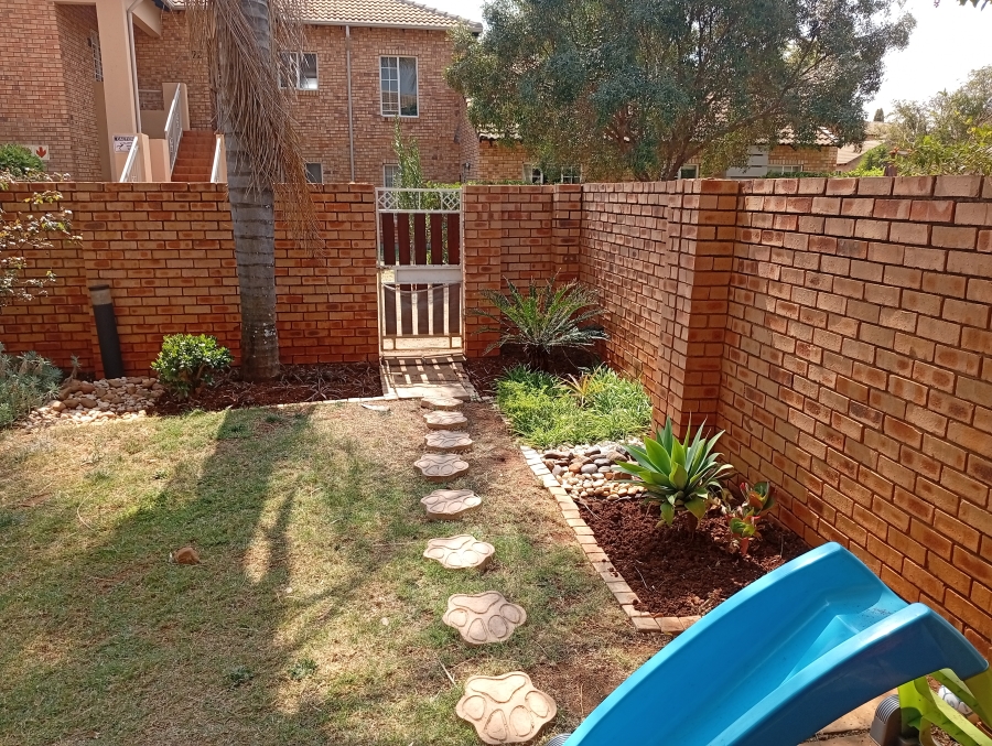 To Let 2 Bedroom Property for Rent in Equestria Gauteng
