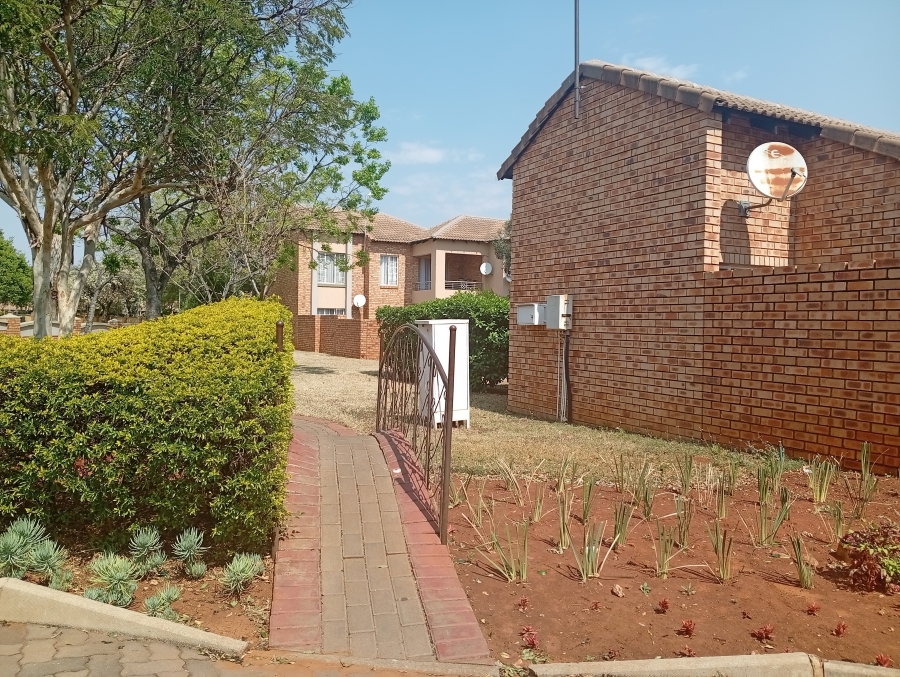 To Let 2 Bedroom Property for Rent in Equestria Gauteng