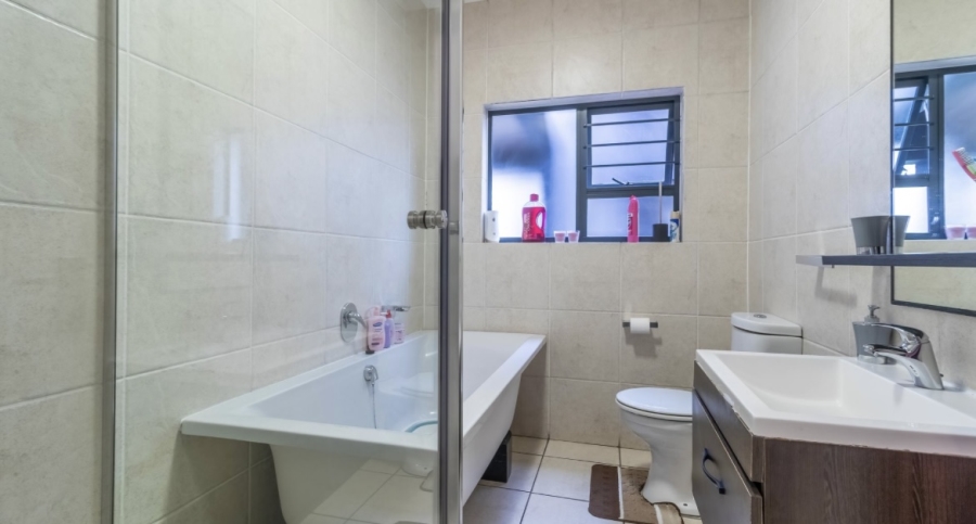 3 Bedroom Property for Sale in Oakdene Gauteng