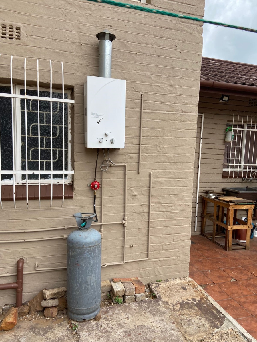 5 Bedroom Property for Sale in Flora Gardens Gauteng