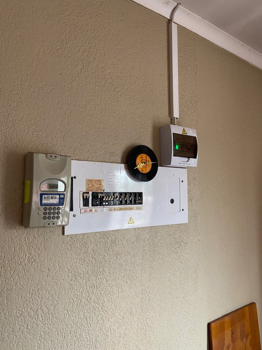 5 Bedroom Property for Sale in Flora Gardens Gauteng