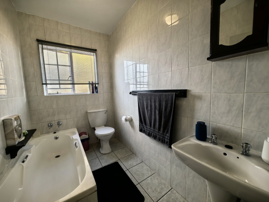 3 Bedroom Property for Sale in Boskruin Gauteng