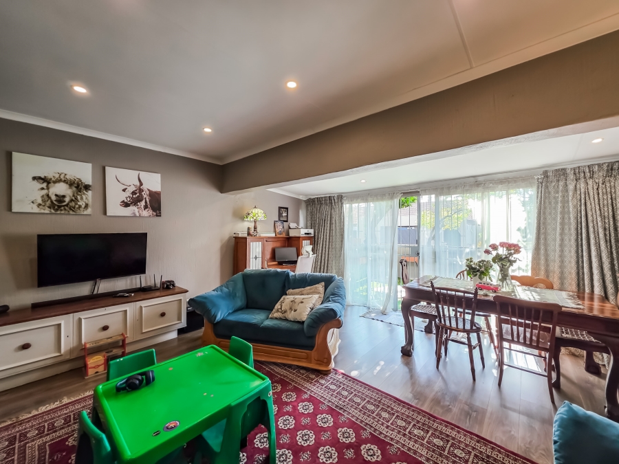 2 Bedroom Property for Sale in Garsfontein Gauteng