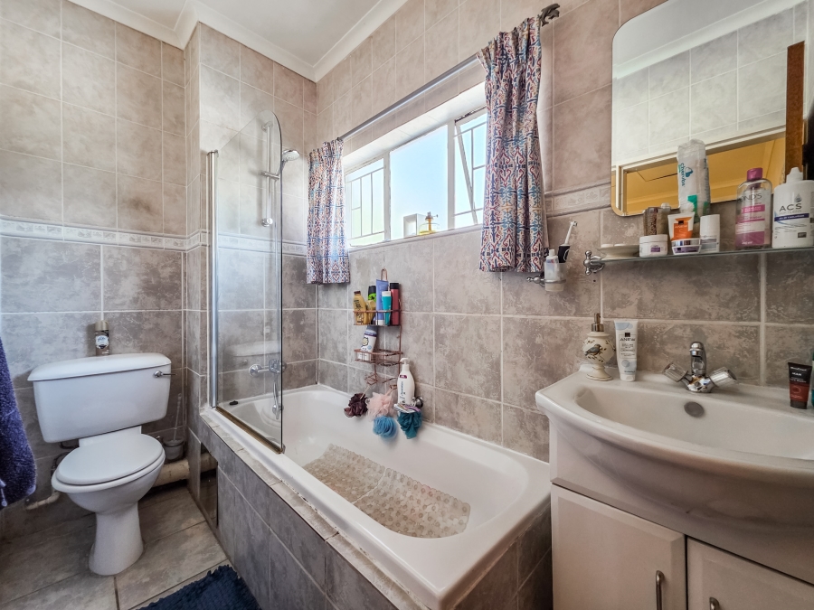 2 Bedroom Property for Sale in Garsfontein Gauteng