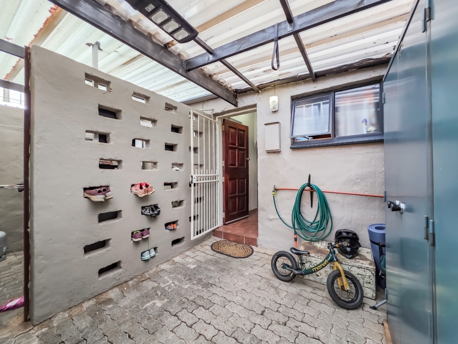 2 Bedroom Property for Sale in Garsfontein Gauteng