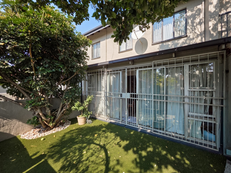 2 Bedroom Property for Sale in Garsfontein Gauteng