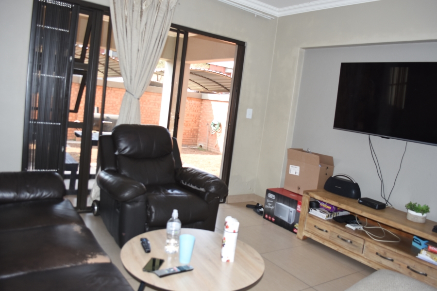 2 Bedroom Property for Sale in Andeon Gauteng
