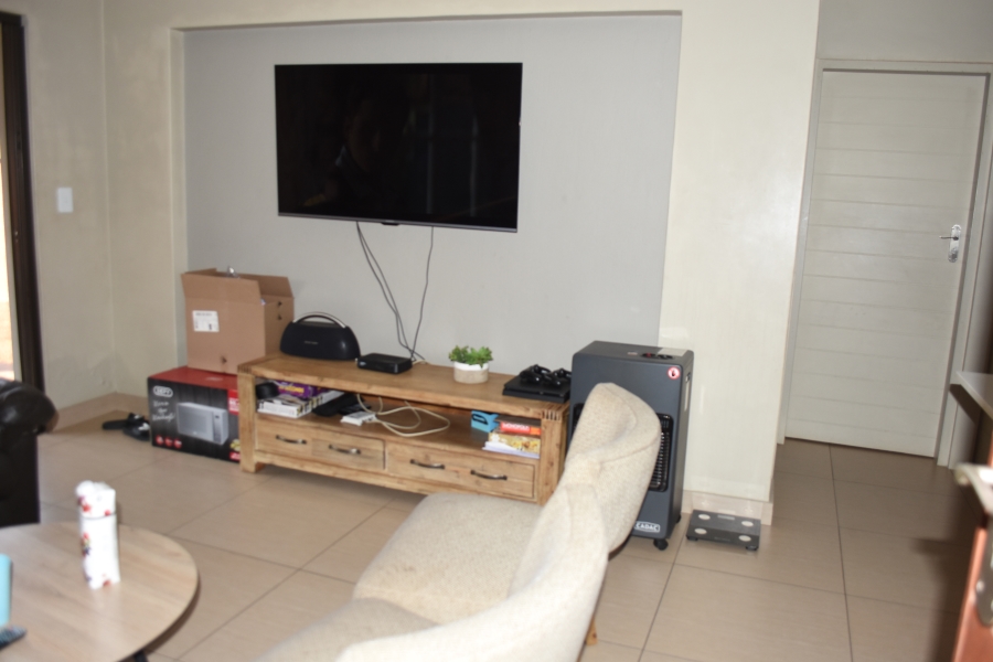 2 Bedroom Property for Sale in Andeon Gauteng