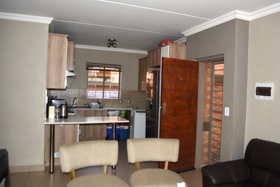 2 Bedroom Property for Sale in Andeon Gauteng