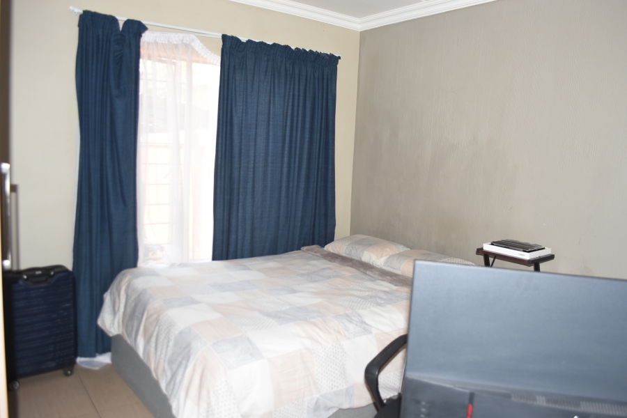 2 Bedroom Property for Sale in Andeon Gauteng