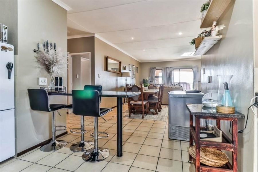 To Let 3 Bedroom Property for Rent in Sunnyrock Gauteng
