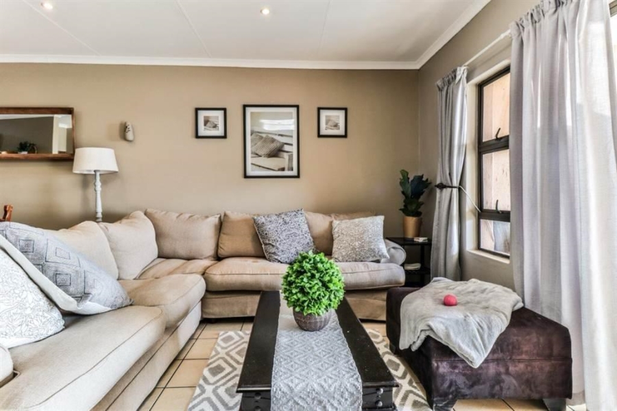To Let 3 Bedroom Property for Rent in Sunnyrock Gauteng