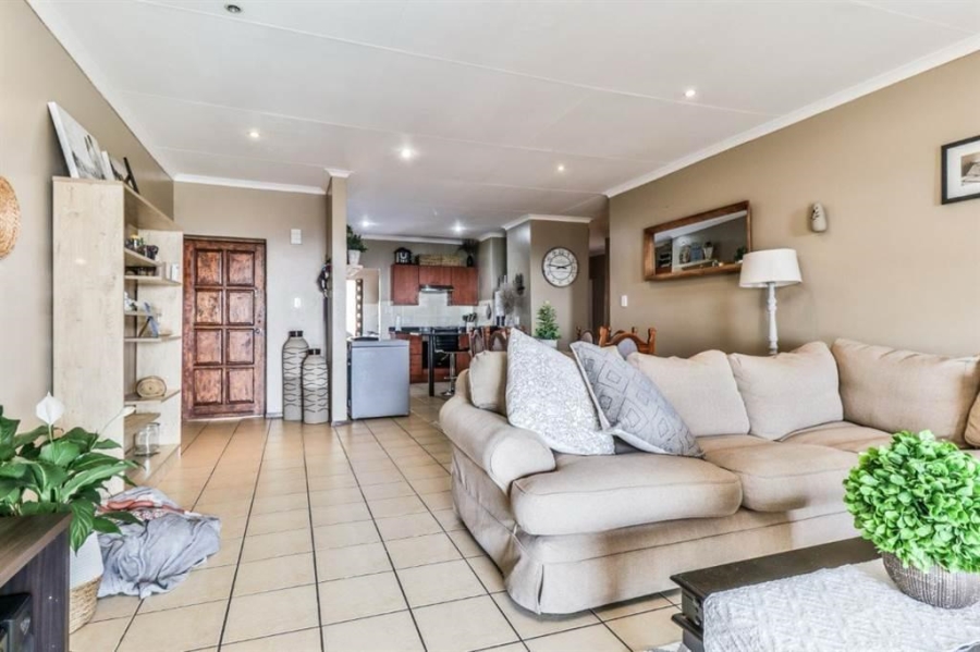 To Let 3 Bedroom Property for Rent in Sunnyrock Gauteng