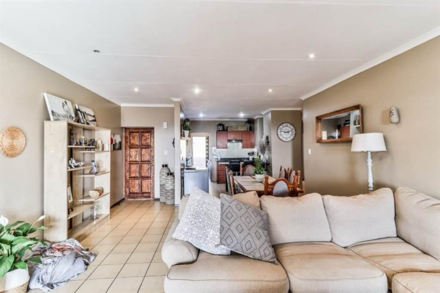 To Let 3 Bedroom Property for Rent in Sunnyrock Gauteng