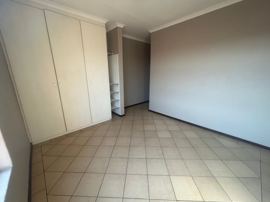 To Let 3 Bedroom Property for Rent in Sunnyrock Gauteng