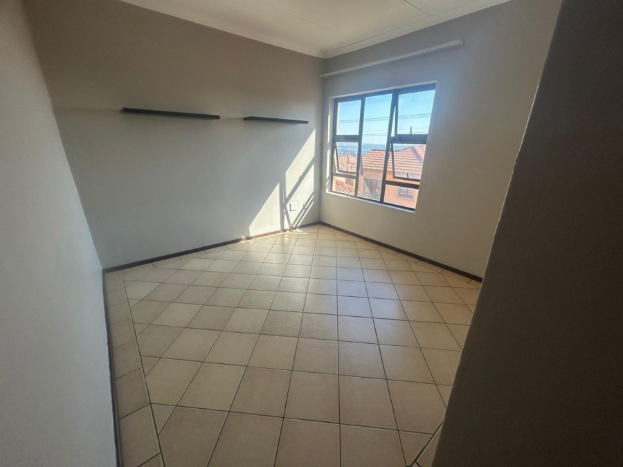 To Let 3 Bedroom Property for Rent in Sunnyrock Gauteng