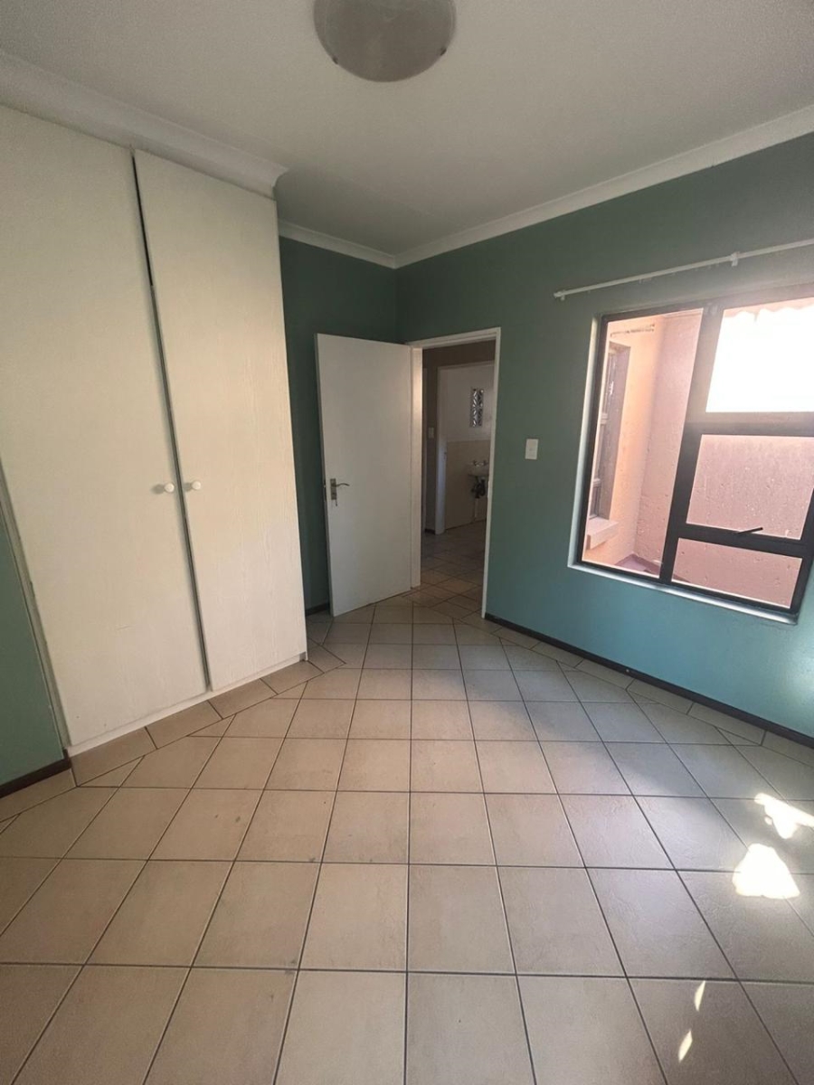 To Let 3 Bedroom Property for Rent in Sunnyrock Gauteng