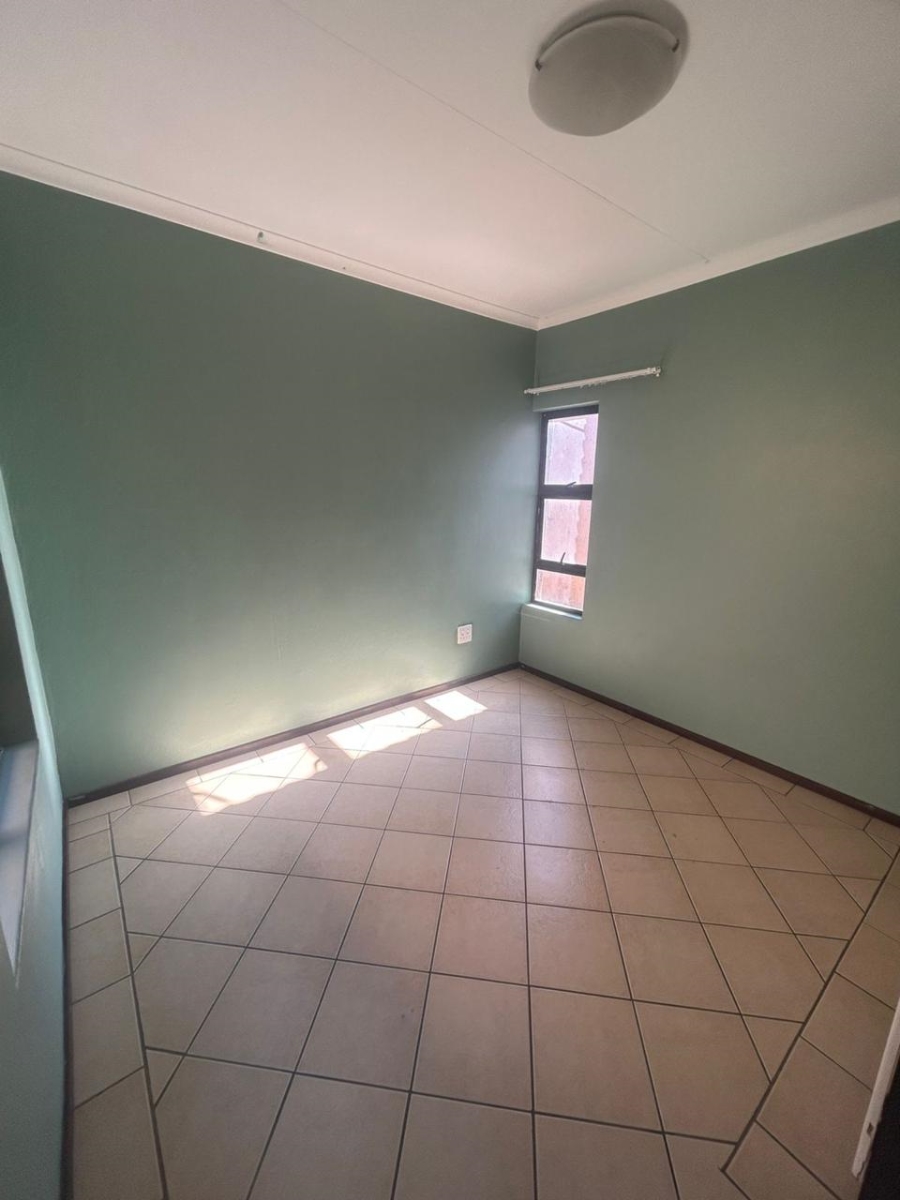 To Let 3 Bedroom Property for Rent in Sunnyrock Gauteng
